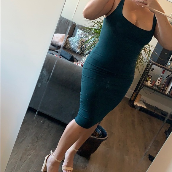 Forever 21 Dresses & Skirts - ✨2/$15✨ Forest Green midi dress🌲🧡